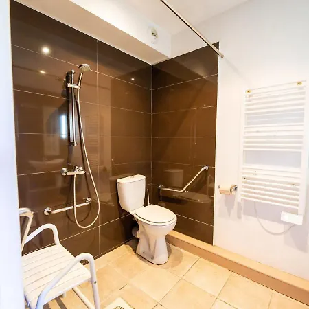 Avec Piscine, Wifi Et Animaux Admis A - Fr-1-165b-34