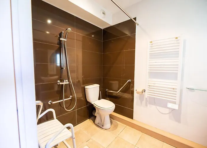 Avec Piscine, Wifi Et Animaux Admis à - Fr-1-165b-34